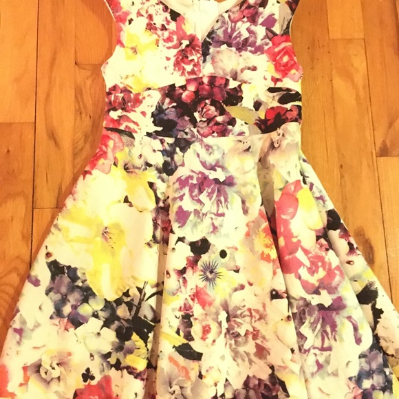 Children’s floral dress - Picture 1 of 5